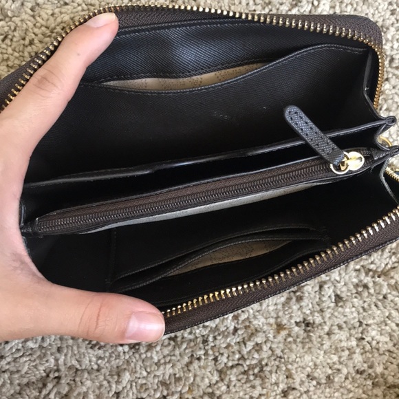Gently used Michael Kors wallet - Picture 4 of 4
